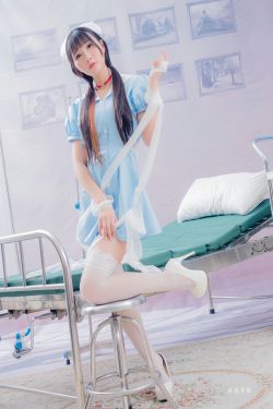 巨蟒活吞美女